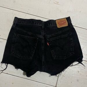 Levi’s women’s shorts size 7 black worn ONCE